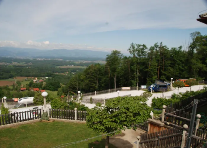 营地 Weinberg-panorama- *